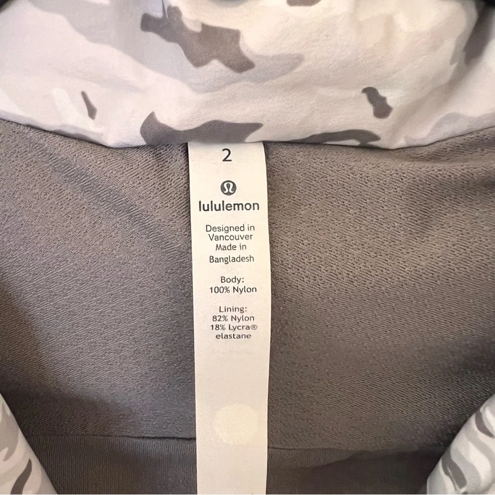 Lululemon Size 2 - Here to Move jacket White Camo - Picture 6 of 6